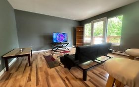 Newly Renovated Centrally Located 2Br Balcony